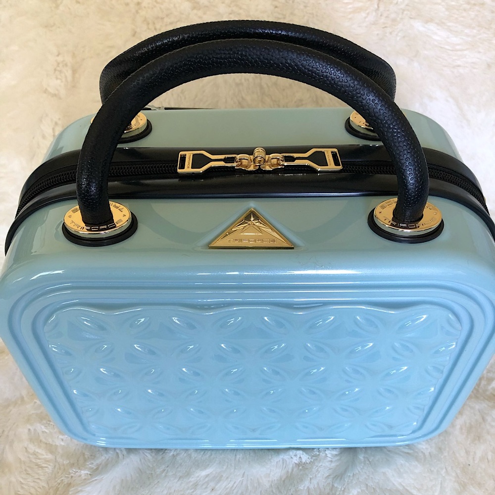 TRIFORCE BEAUTY MAKEUP CASE